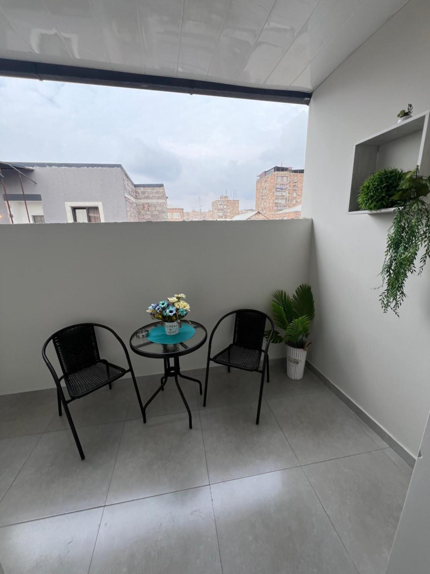 Cosy Apartment With Good Location Self Check In Ереван Екстериор снимка