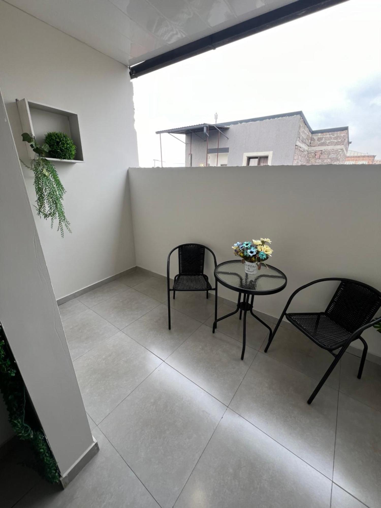 Cosy Apartment With Good Location Self Check In Ереван Екстериор снимка
